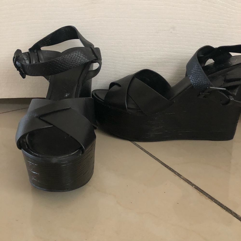 Black wedges
